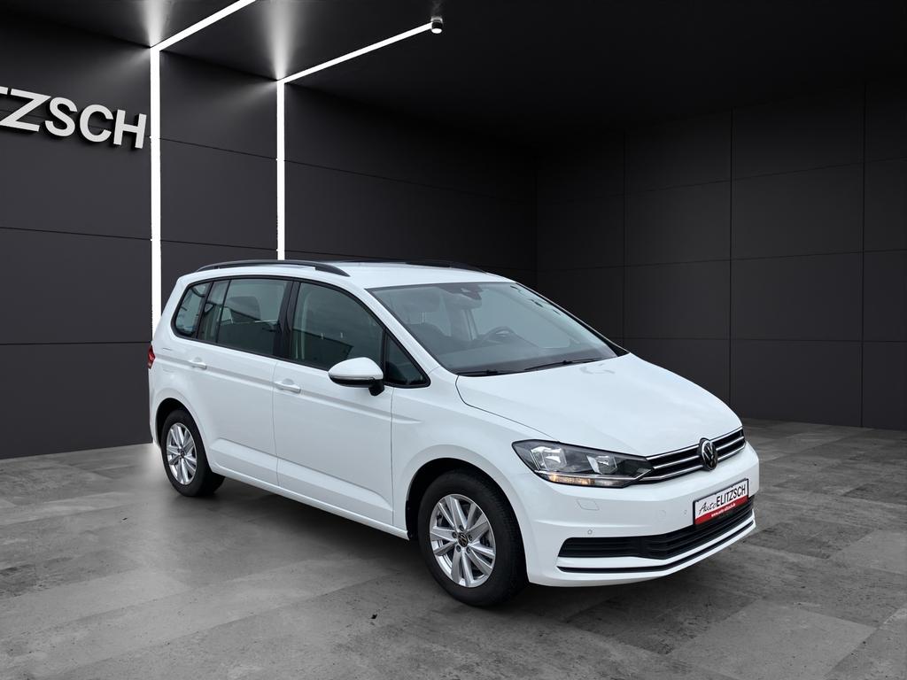 Volkswagen Touran 2023 г. Белый, пробег 19850 км