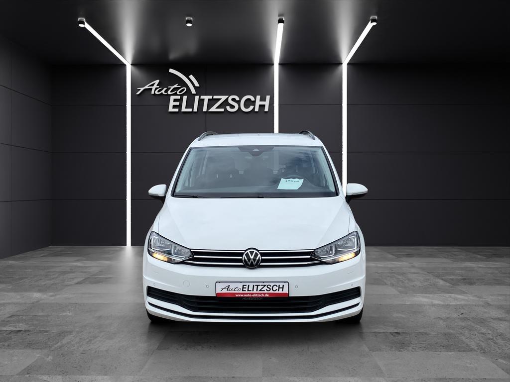 Volkswagen Touran 2023 г. Белый, пробег 19850 км