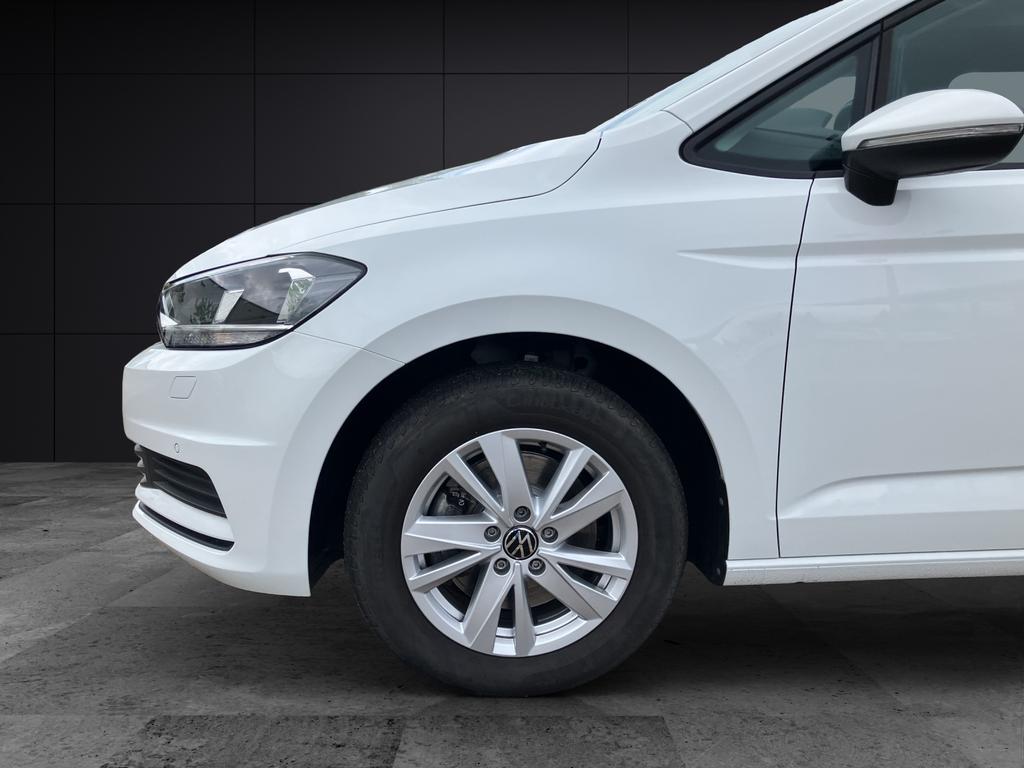 Volkswagen Touran 2023 г. Белый, пробег 19850 км