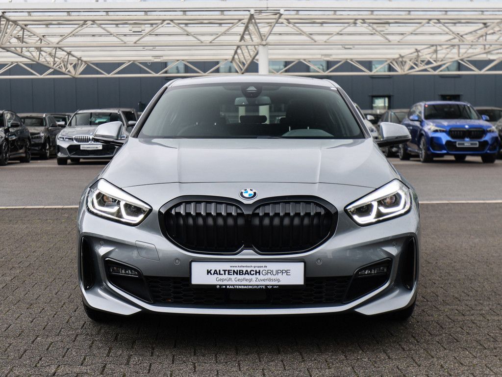BMW 118 2023 г. Серый, пробег 32660 км