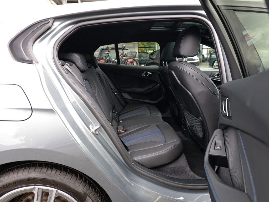 BMW 118 2023 г. Серый, пробег 32660 км