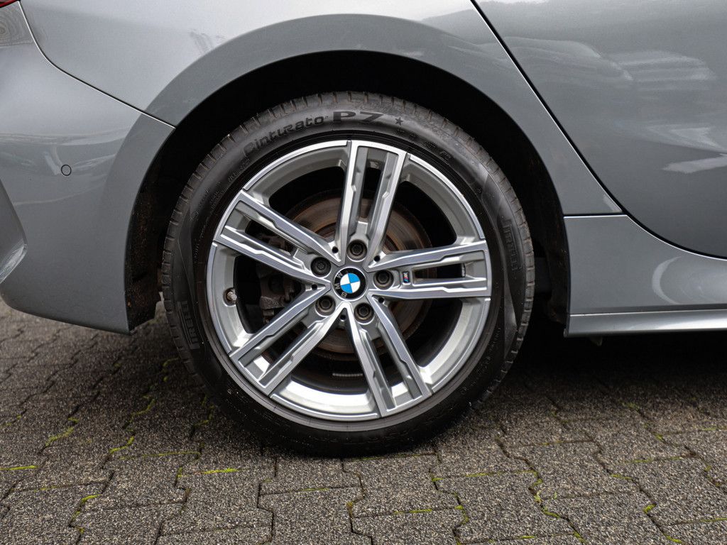 BMW 118 2023 г. Серый, пробег 32660 км