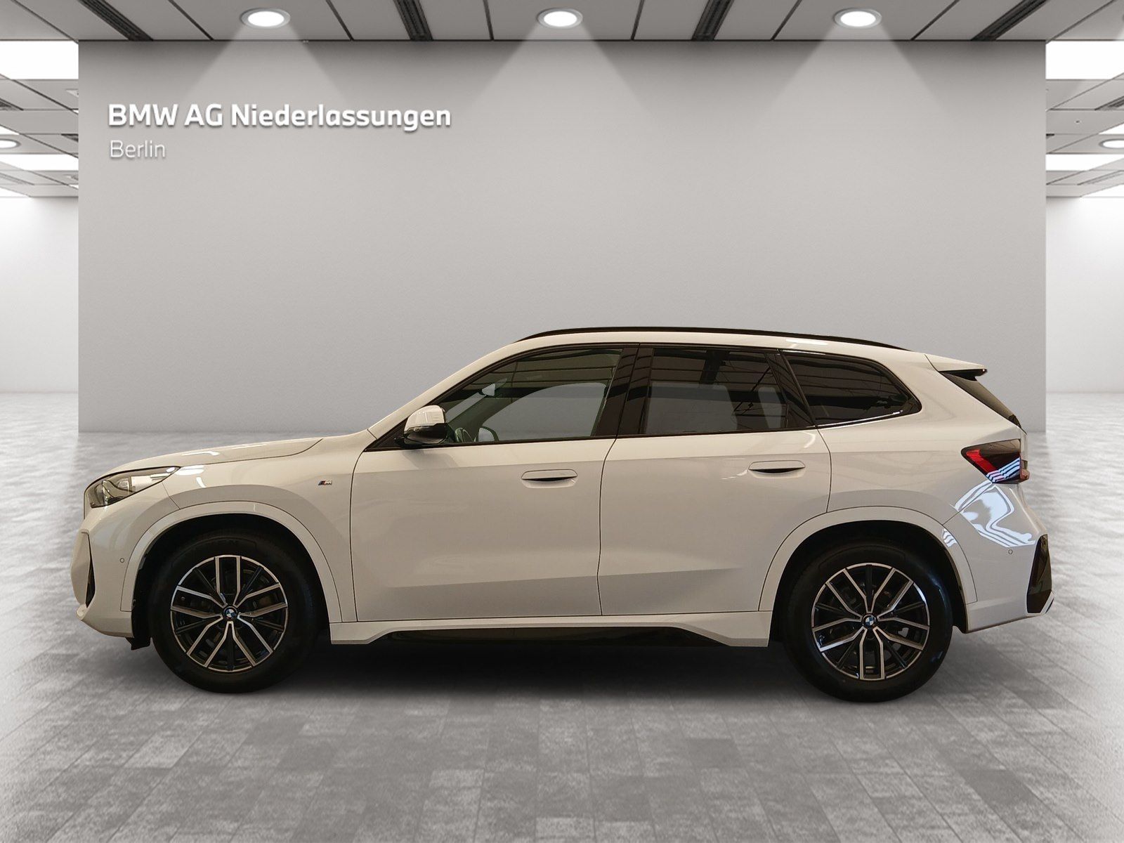 BMW X1 2023 г. Белый, пробег 30040 км