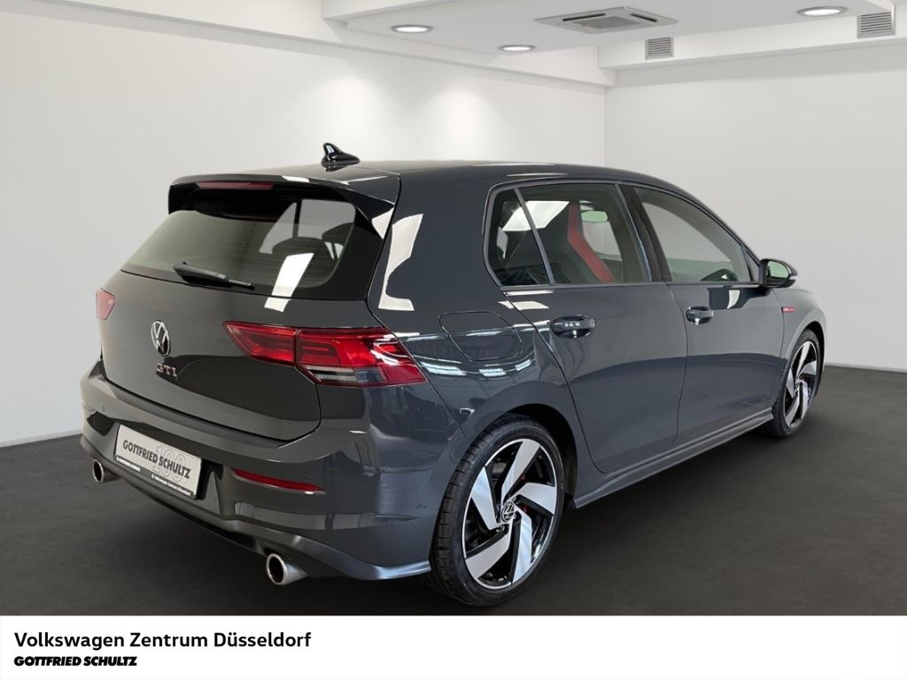 Volkswagen Golf 2023 г. Серый, пробег 22488 км