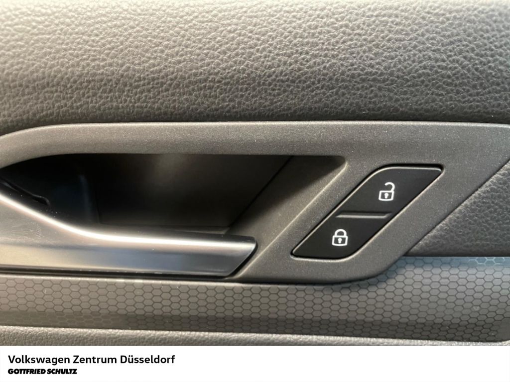 Volkswagen Golf 2023 г. Серый, пробег 22488 км