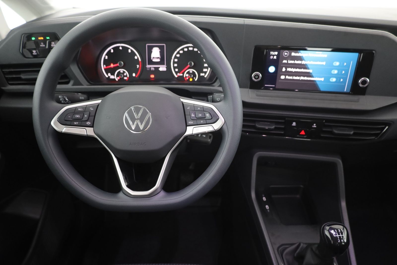 Volkswagen Caddy 2023 г. Серебристый, пробег 25616 км