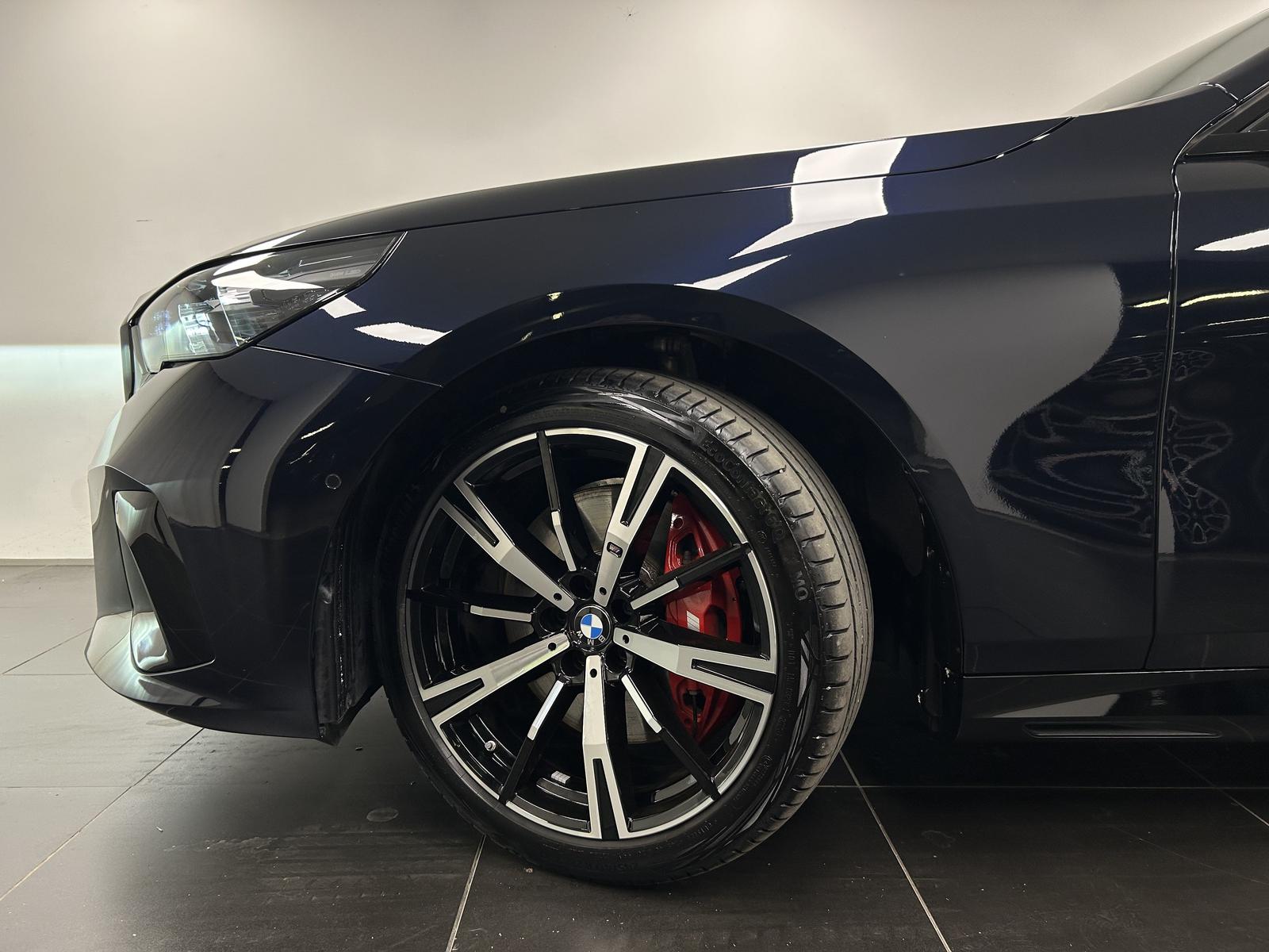 BMW 540 2026 г. Чёрный, пробег 15769 км