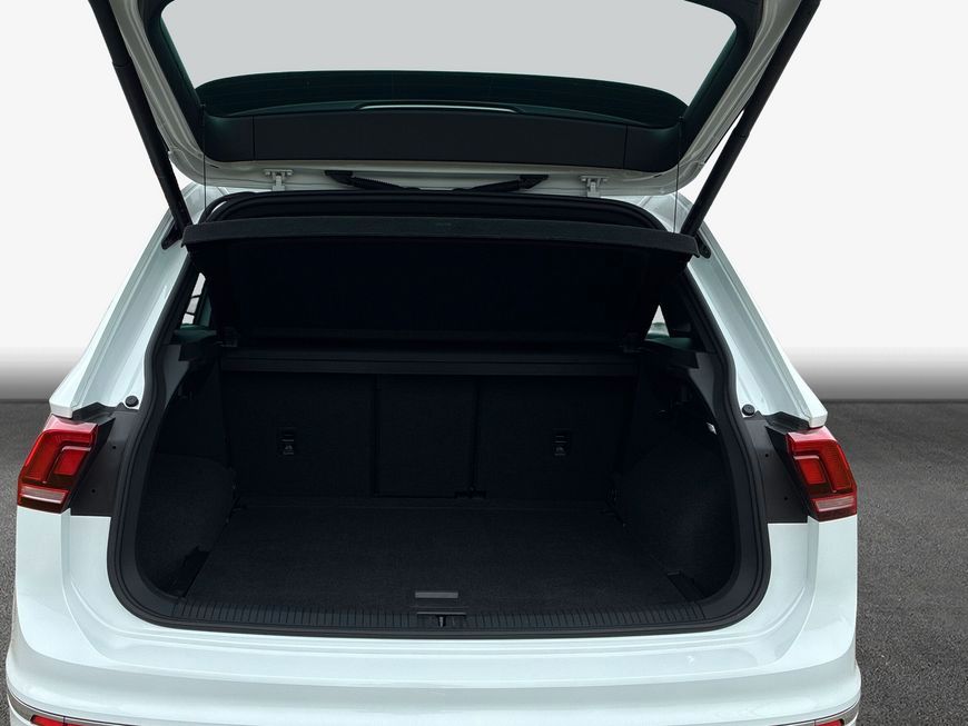 Volkswagen Tiguan 2022 г. Белый, пробег 42400 км