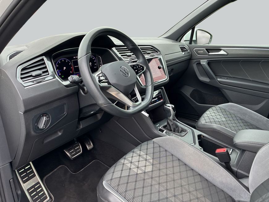 Volkswagen Tiguan 2022 г. Белый, пробег 42400 км