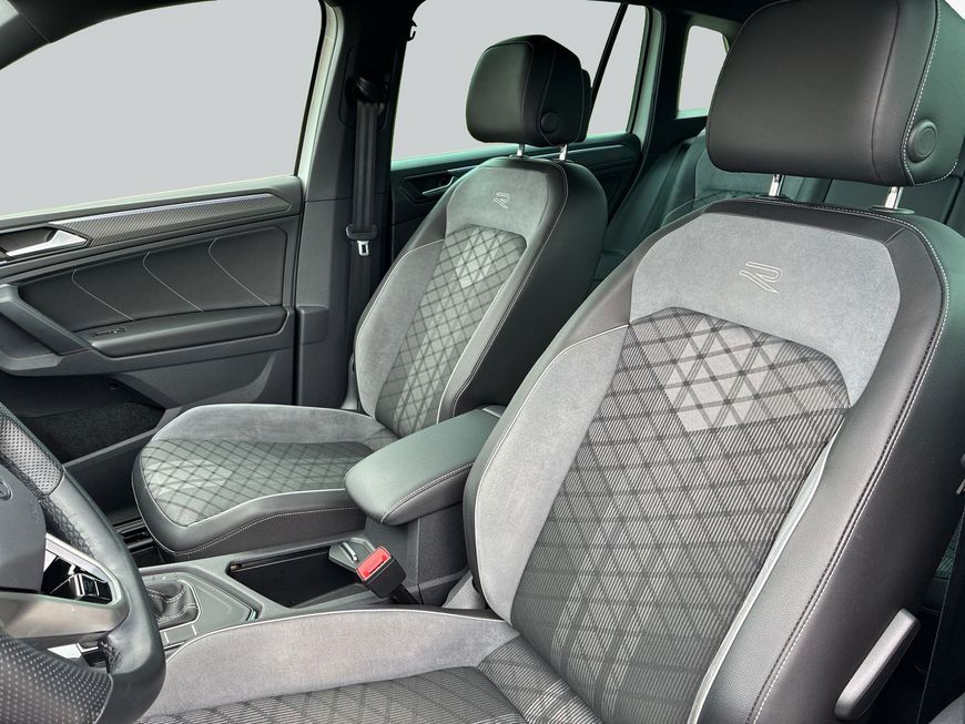 Volkswagen Tiguan 2022 г. Белый, пробег 42400 км
