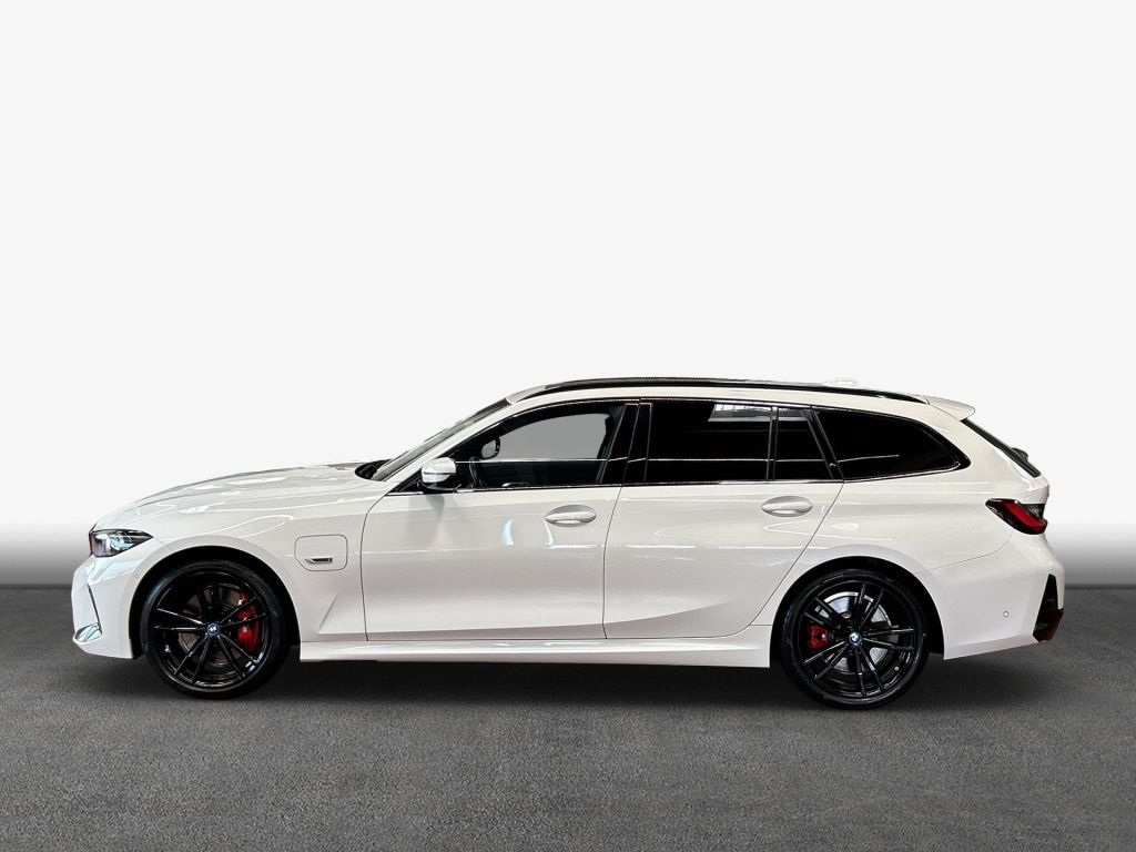 BMW 330 2023 г. Белый, пробег 30168 км