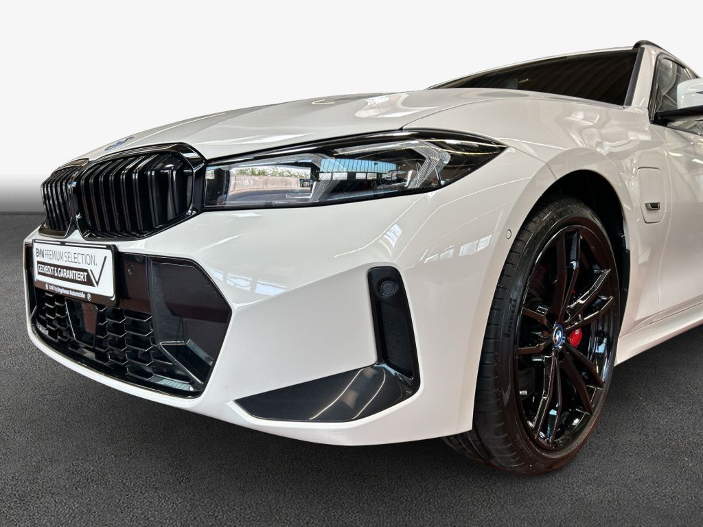BMW 330 2023 г. Белый, пробег 30168 км