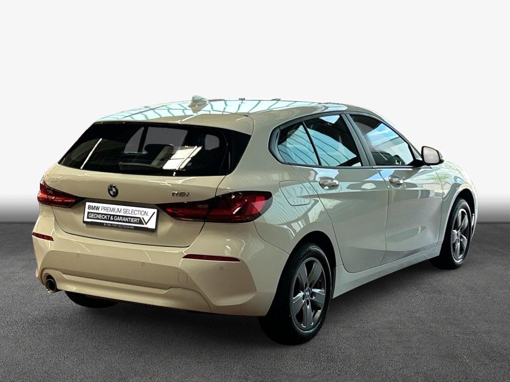 BMW 118 2023 г. Белый, пробег 48731 км