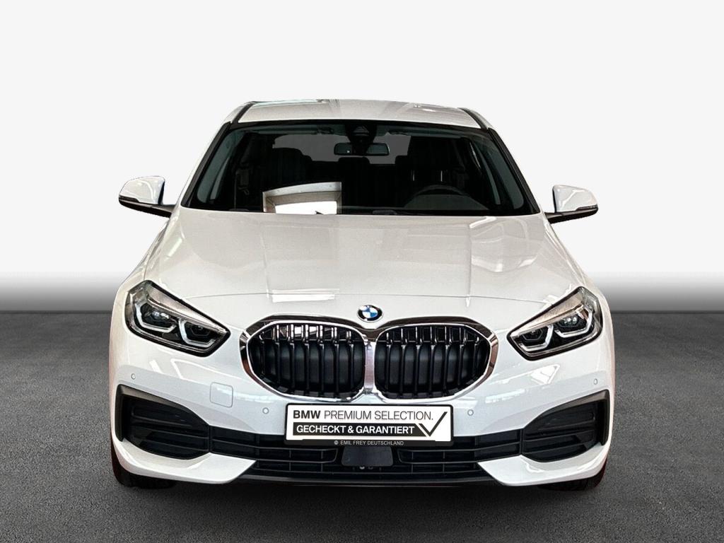 BMW 118 2023 г. Белый, пробег 48731 км