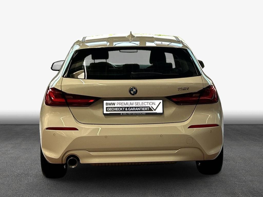 BMW 118 2023 г. Белый, пробег 48731 км