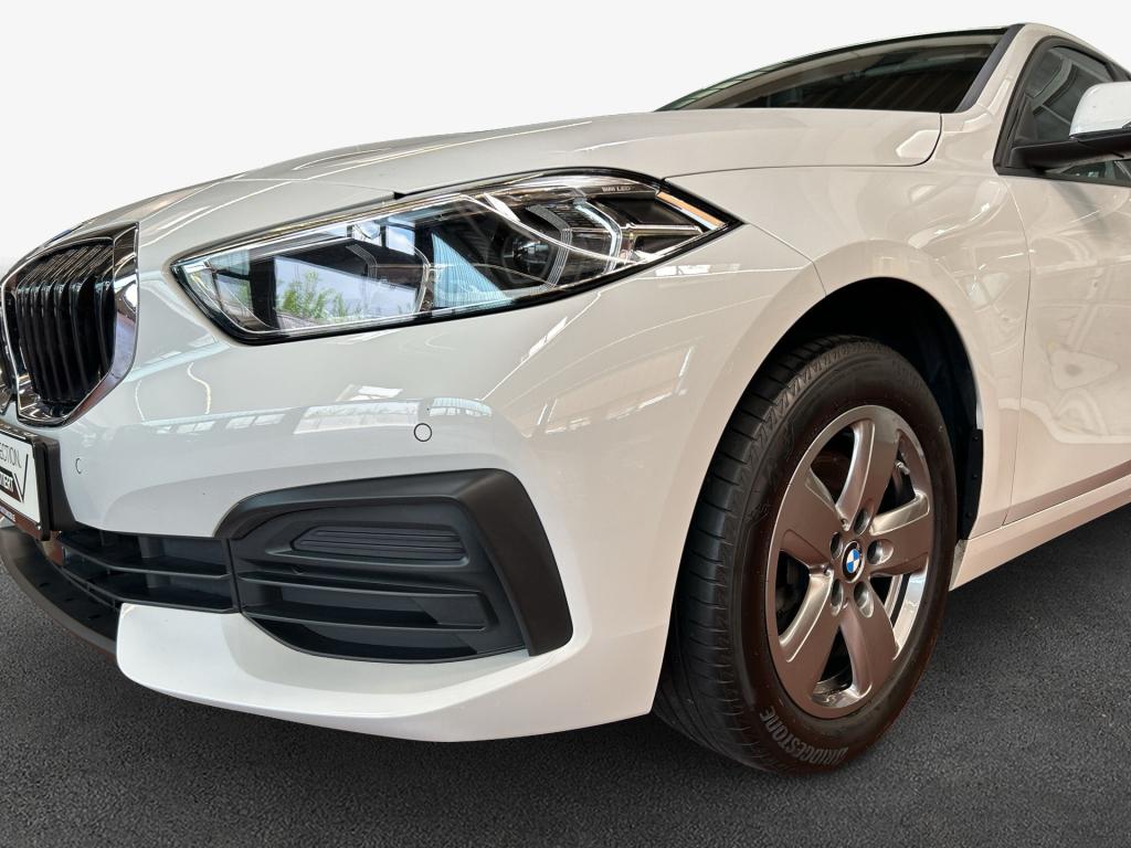 BMW 118 2023 г. Белый, пробег 48731 км