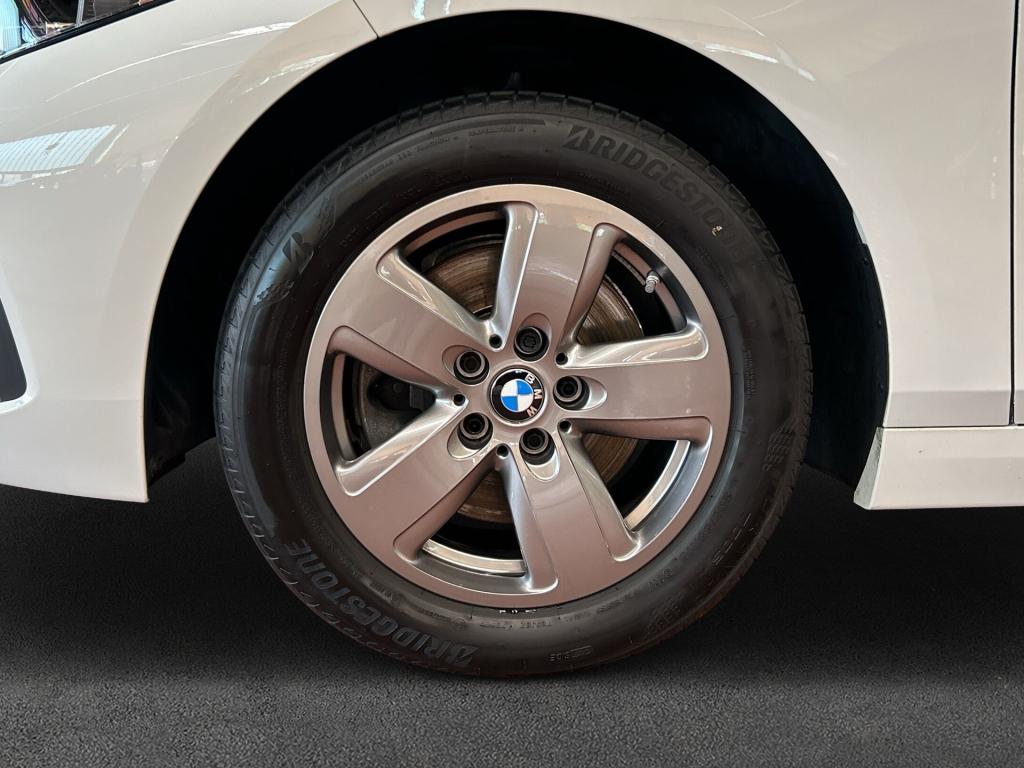 BMW 118 2023 г. Белый, пробег 48731 км