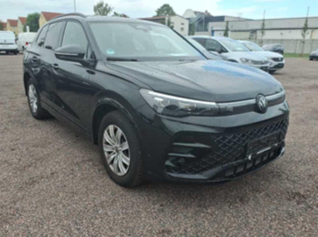 Volkswagen Tiguan 2026 г. Чёрный, пробег 23495 км