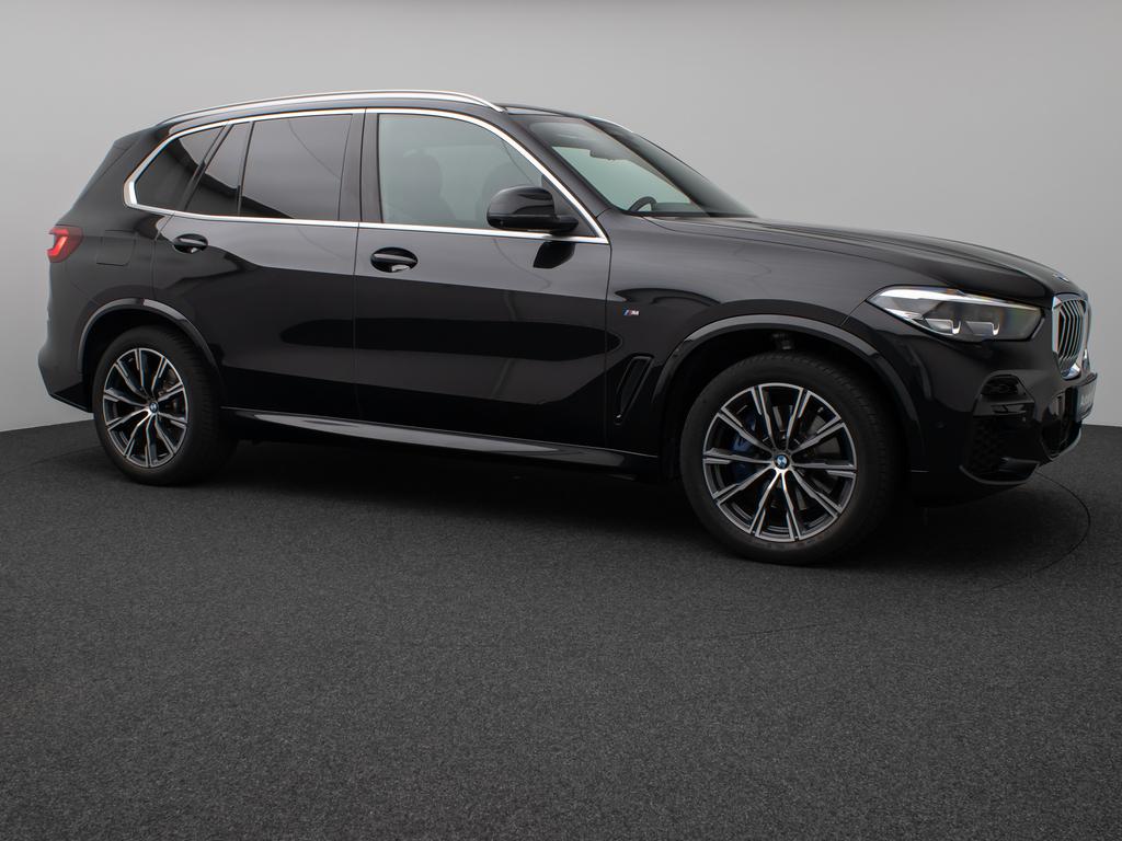 BMW X5 2023 г. Чёрный, пробег 54235 км