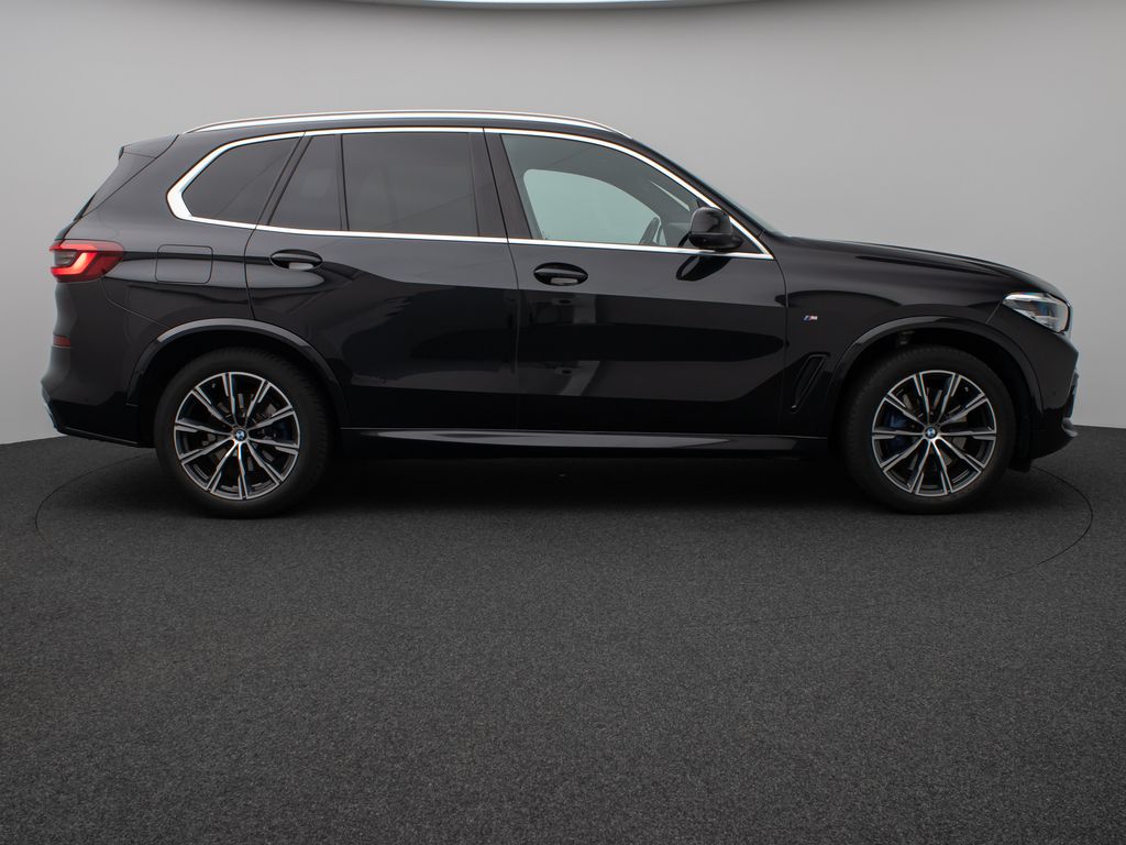 BMW X5 2023 г. Чёрный, пробег 54235 км