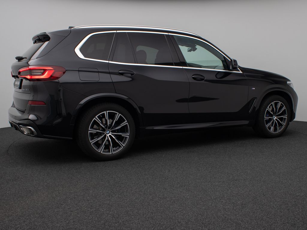 BMW X5 2023 г. Чёрный, пробег 54235 км