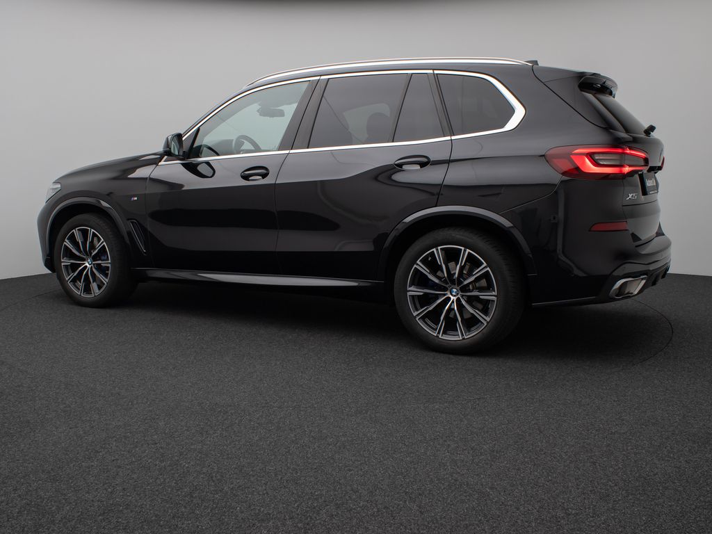BMW X5 2023 г. Чёрный, пробег 54235 км