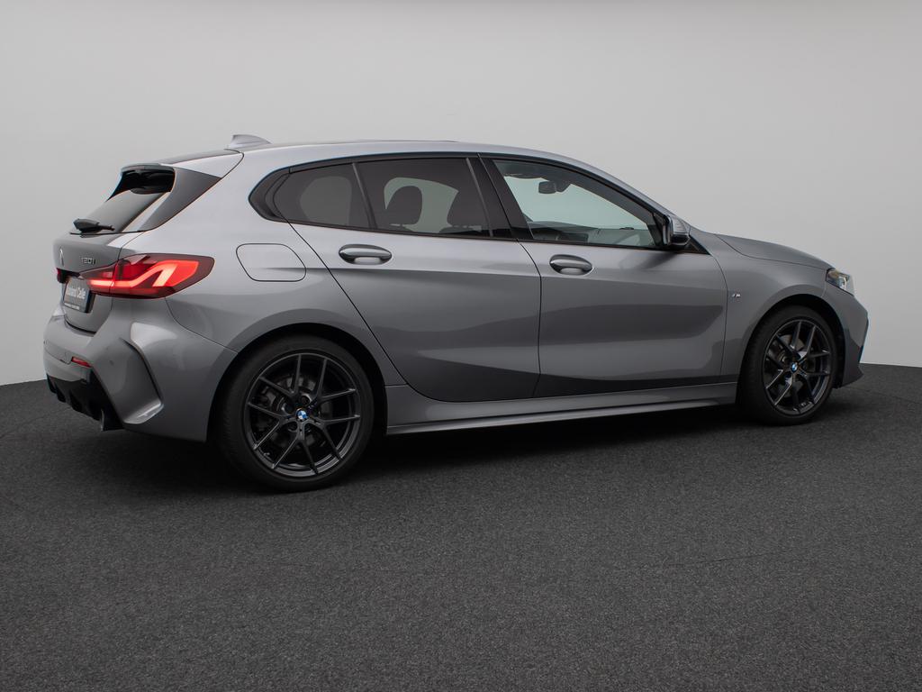 BMW 120 2022 г. Серый, пробег 58777 км