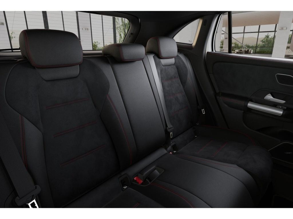 Mercedes-Benz GLA 220 2025 г. Белый, пробег 10945 км