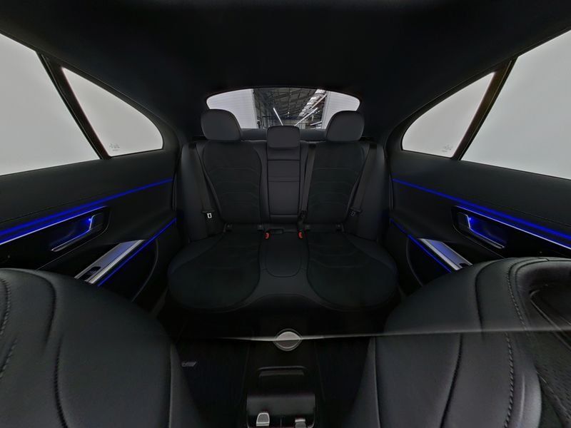 Mercedes-Benz E 450 2025 г. Белый, пробег 33928 км