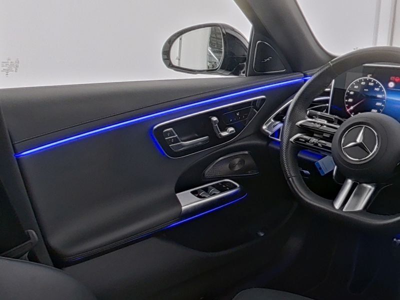 Mercedes-Benz E 450 2025 г. Белый, пробег 33928 км