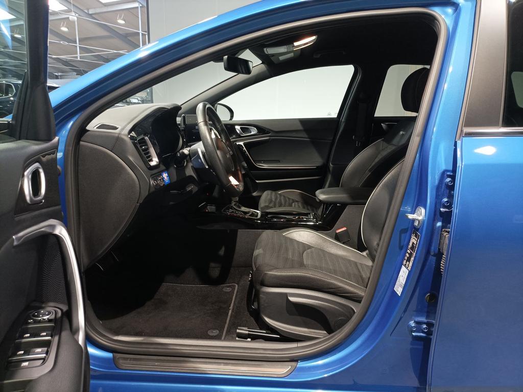 Kia CEE'D SPORTSWAGON 2023 г. Синий, пробег 58840 км
