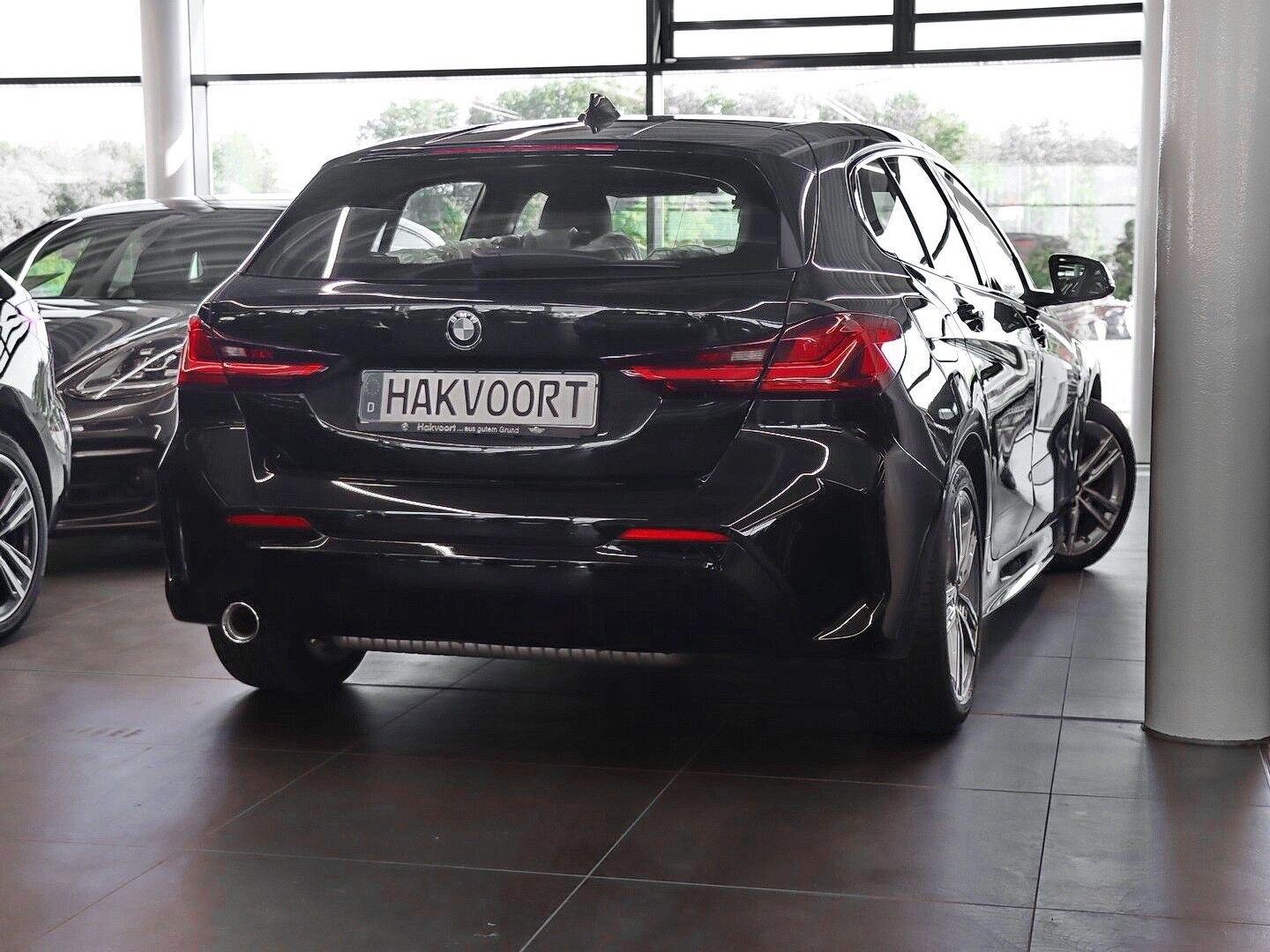 BMW 118 2024 г. Чёрный, пробег 26906 км