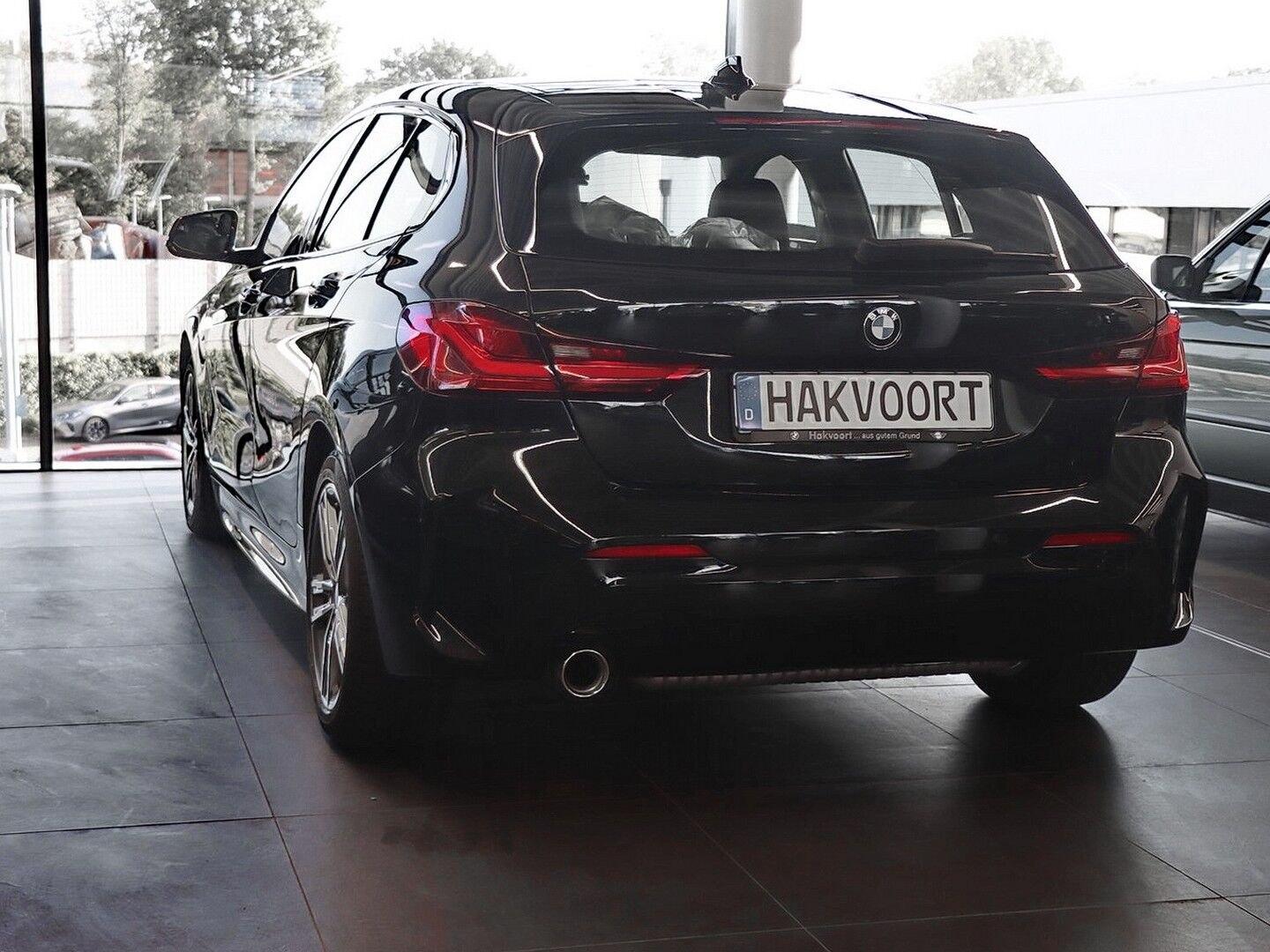 BMW 118 2024 г. Чёрный, пробег 26906 км