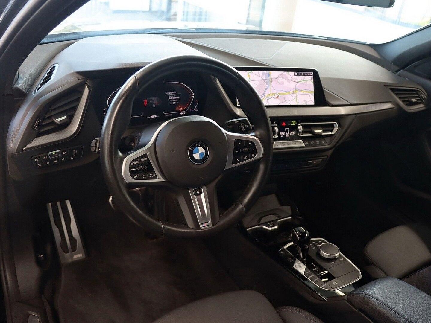 BMW 118 2024 г. Чёрный, пробег 26906 км