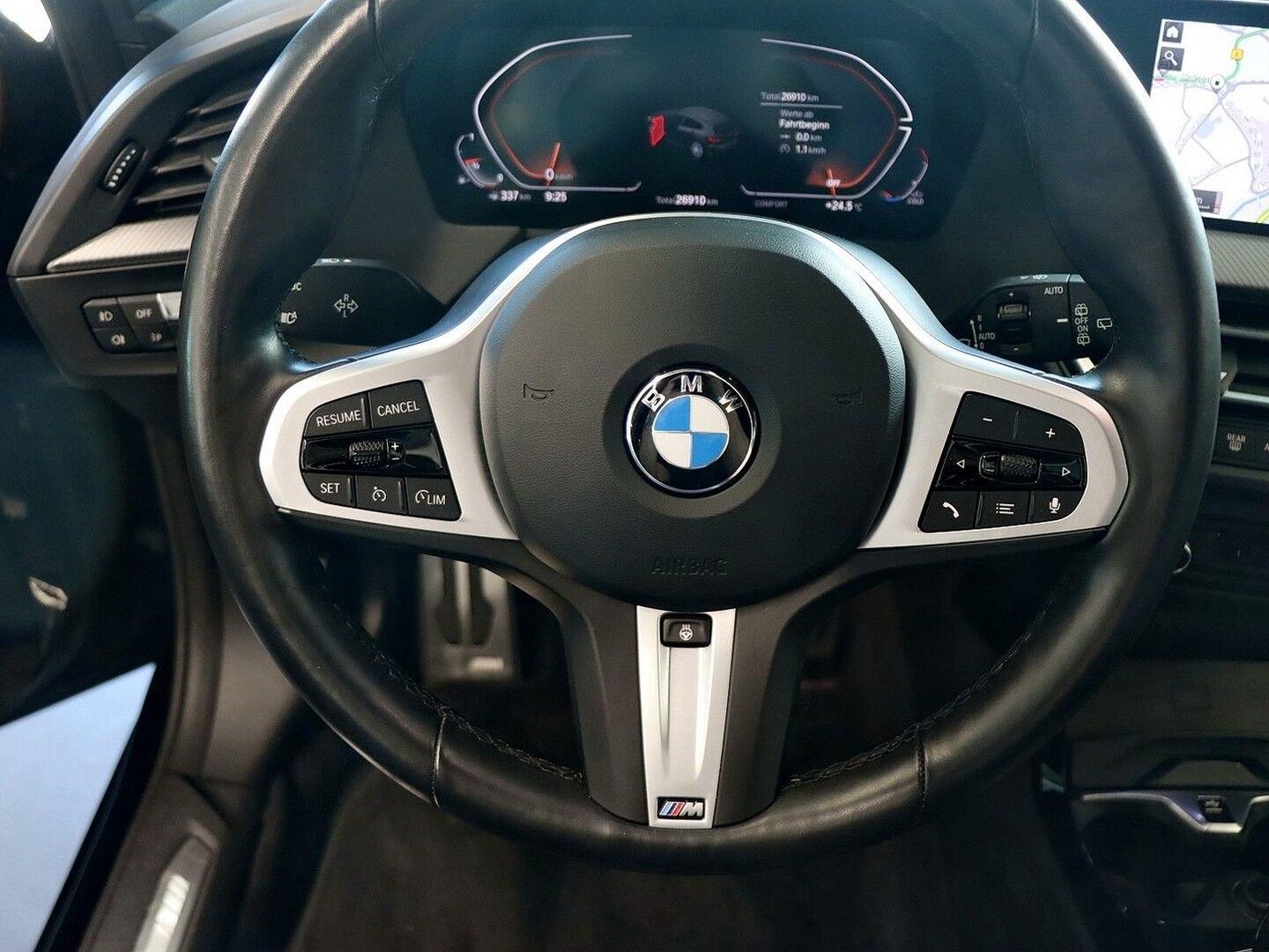 BMW 118 2024 г. Чёрный, пробег 26906 км