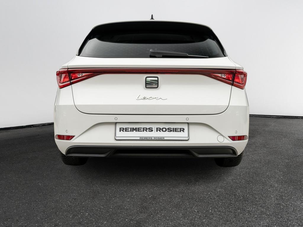 SEAT Leon 2022 г. Белый, пробег 49850 км