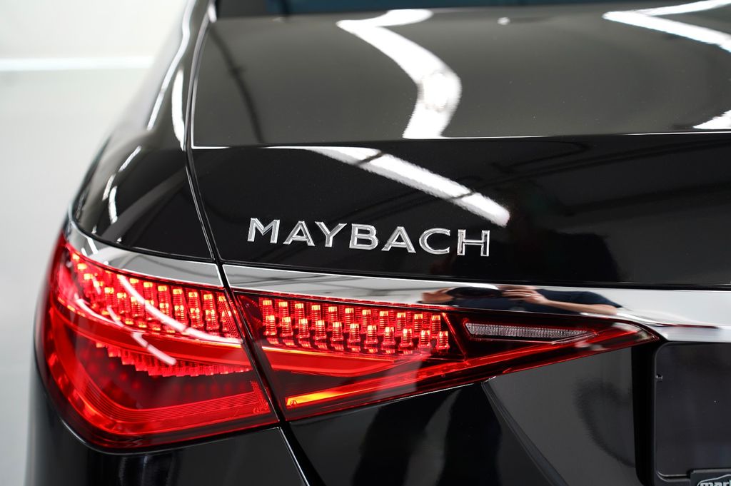 Maybach 5 Series 2025 г. Чёрный, пробег 15900 км