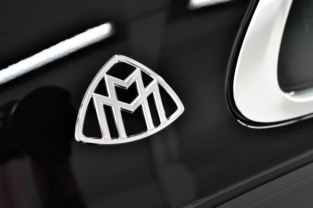 Maybach 5 Series 2025 г. Чёрный, пробег 15900 км