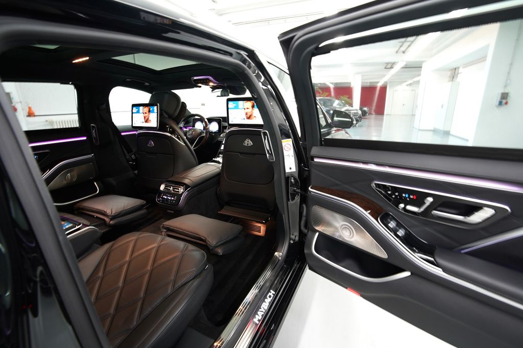 Mercedes-Benz S 580 2025 г. Чёрный, пробег 15900 км