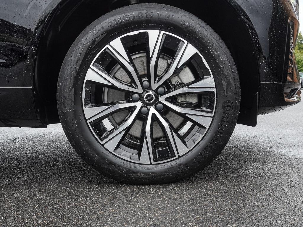 Volvo XC60 2023 г. Чёрный, пробег 49458 км