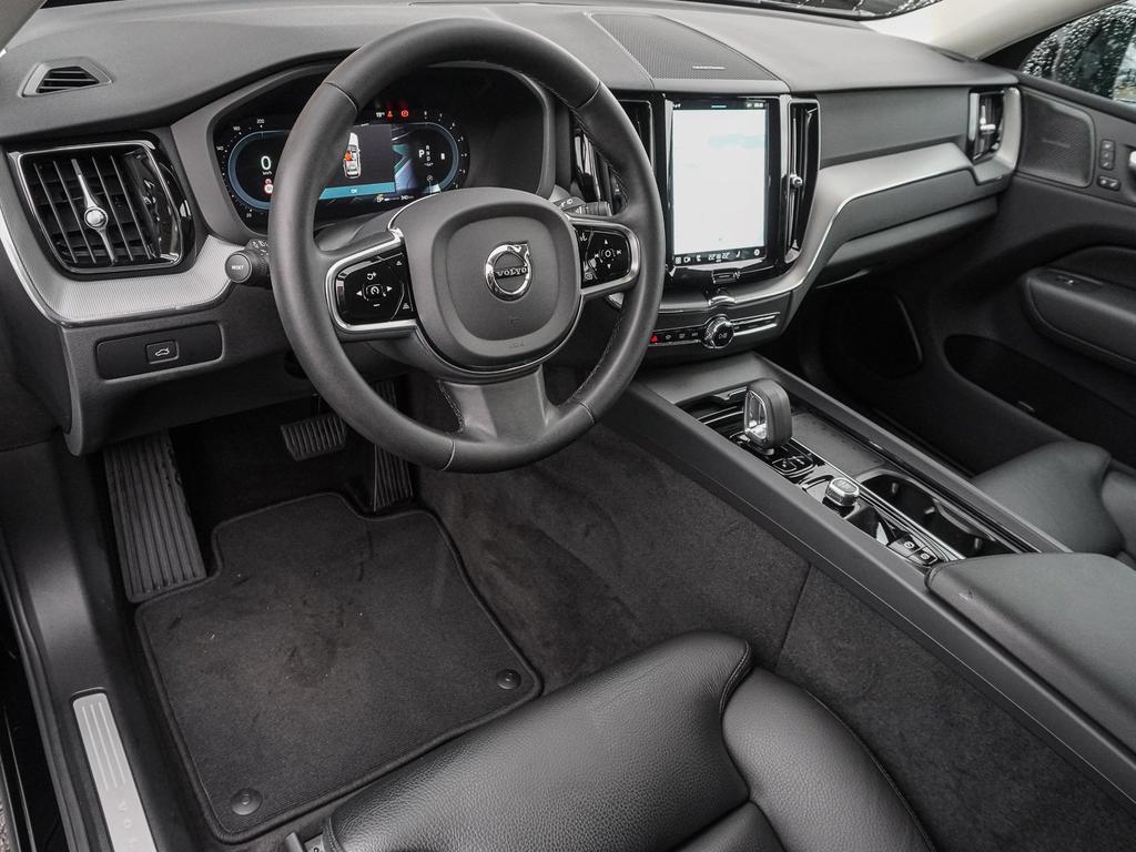Volvo XC60 2023 г. Чёрный, пробег 49458 км