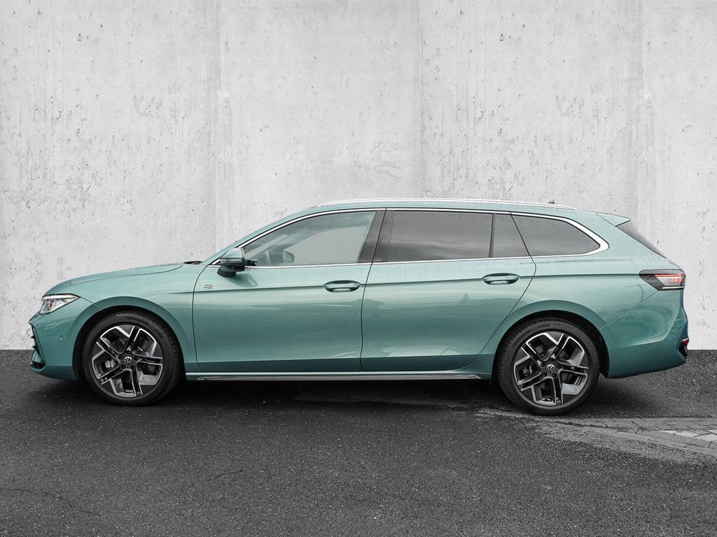 Volkswagen Passat 2025 г. Зелёный, пробег 10230 км
