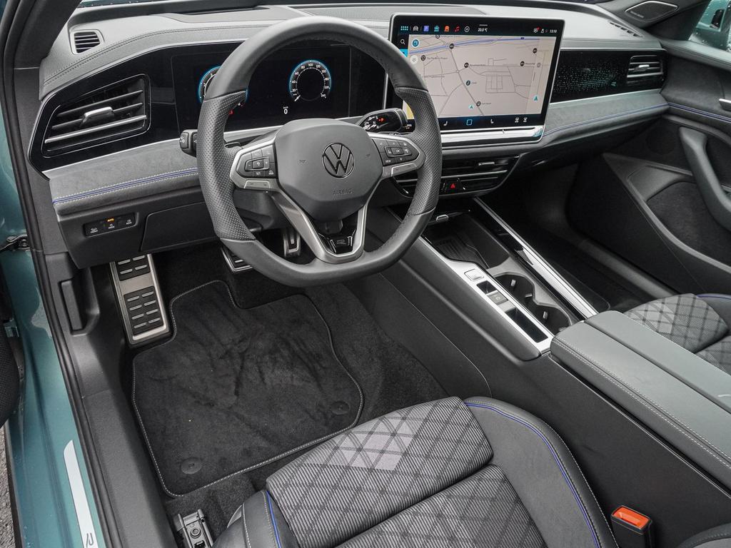 Volkswagen Passat 2025 г. Зелёный, пробег 10230 км