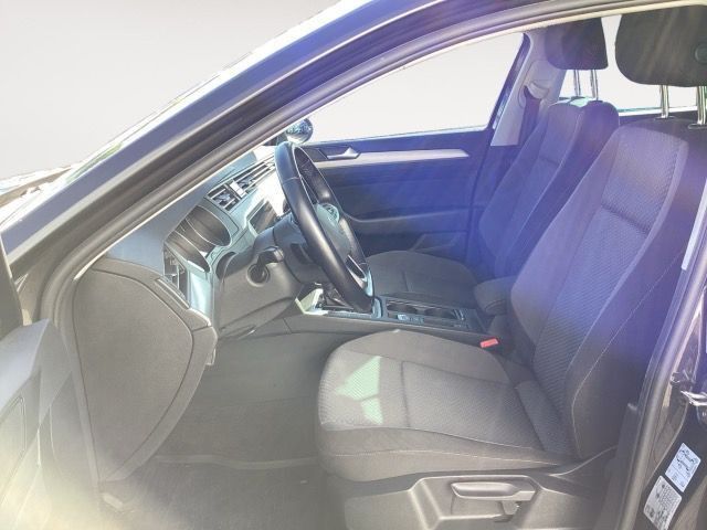 Volkswagen PASSAT VARIANT 2023 г. Серый, пробег 53322 км