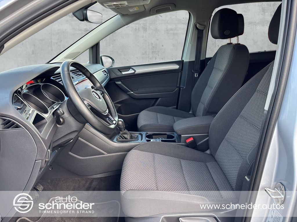 Volkswagen Touran 2022 г. Серебристый, пробег 53900 км