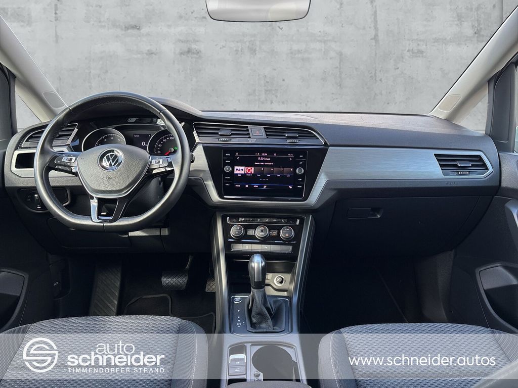 Volkswagen Touran 2022 г. Серебристый, пробег 53900 км
