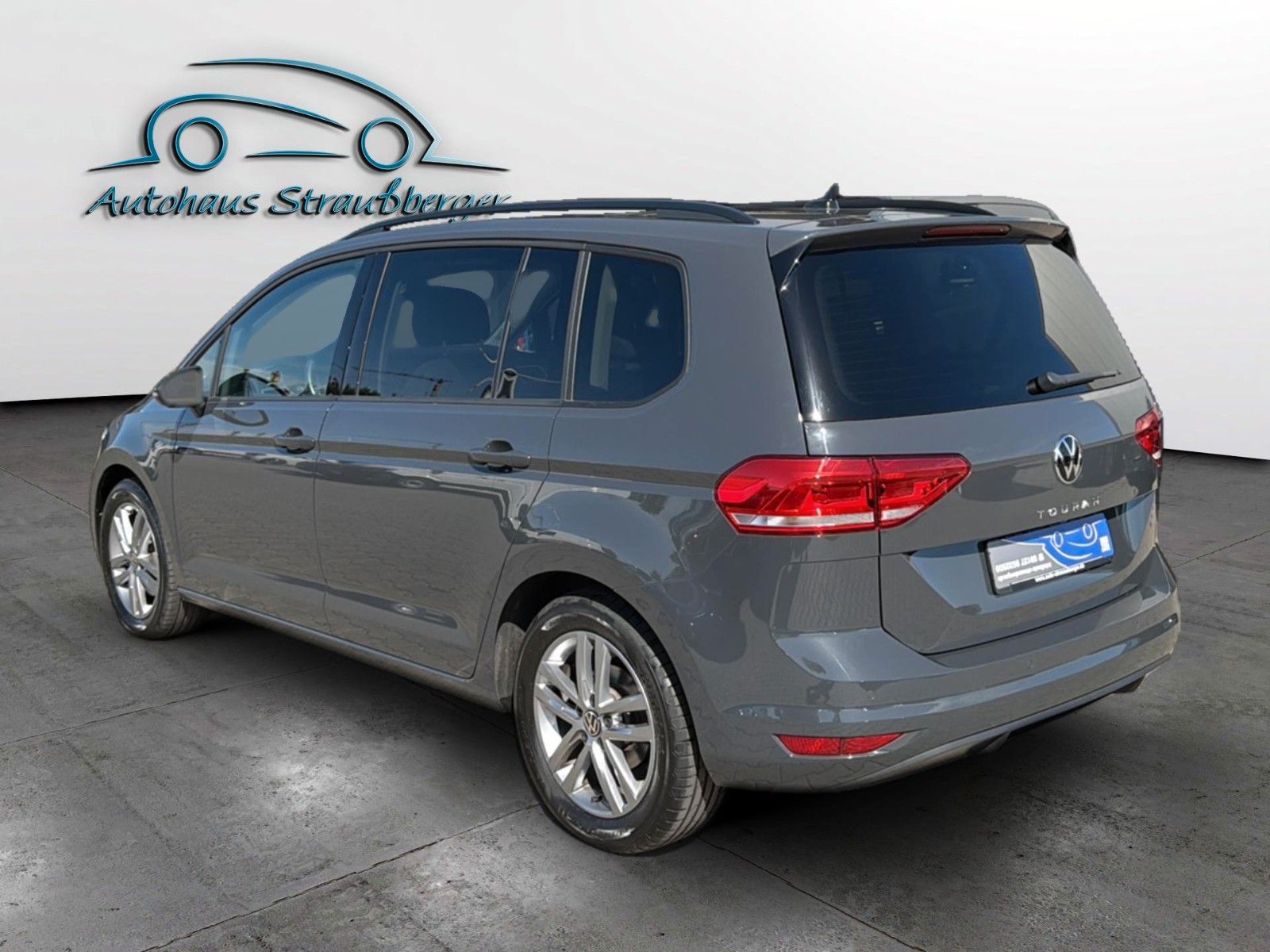 Volkswagen Touran 2024 г. Серый, пробег 39400 км