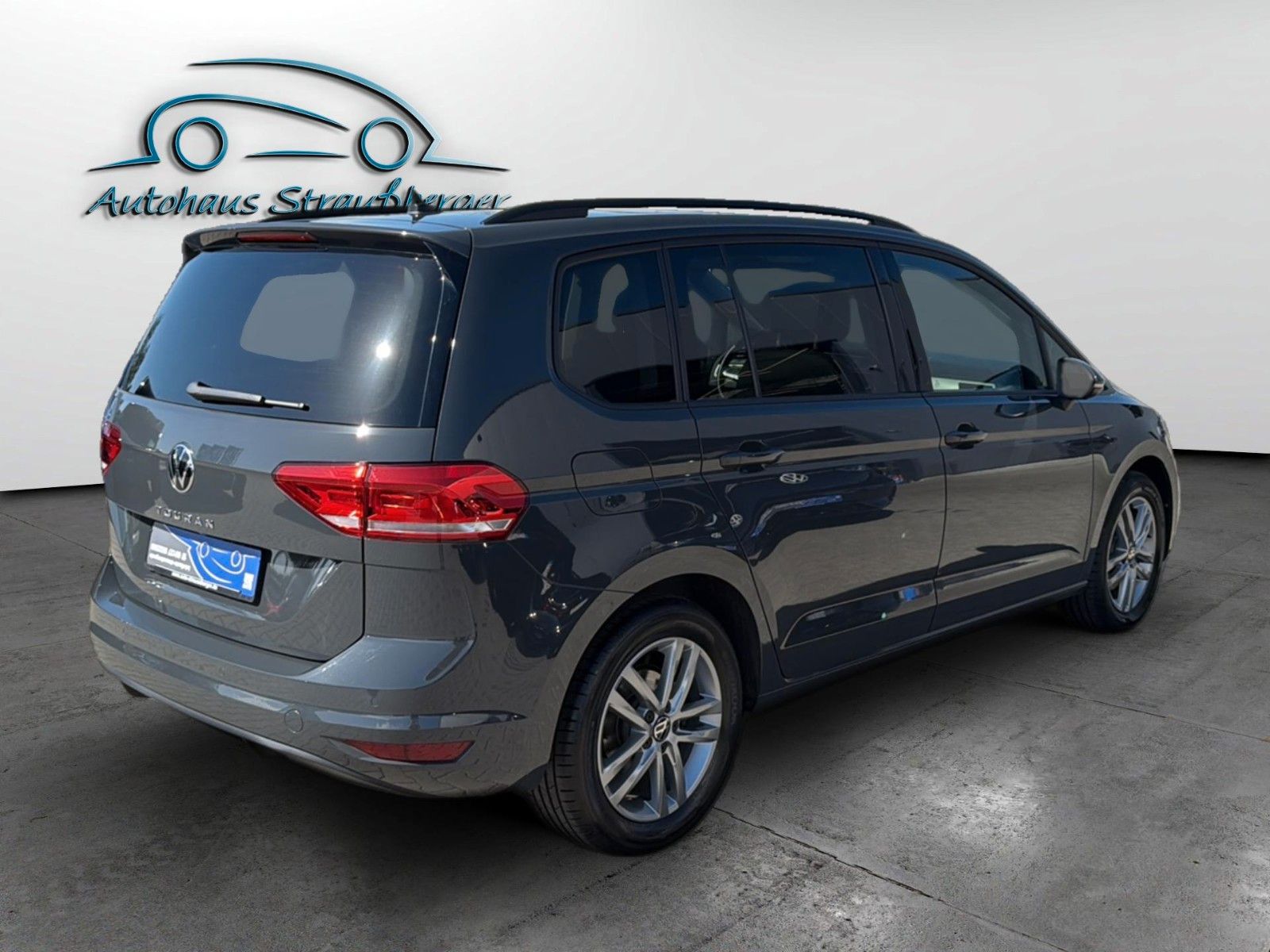 Volkswagen Touran 2024 г. Серый, пробег 39400 км