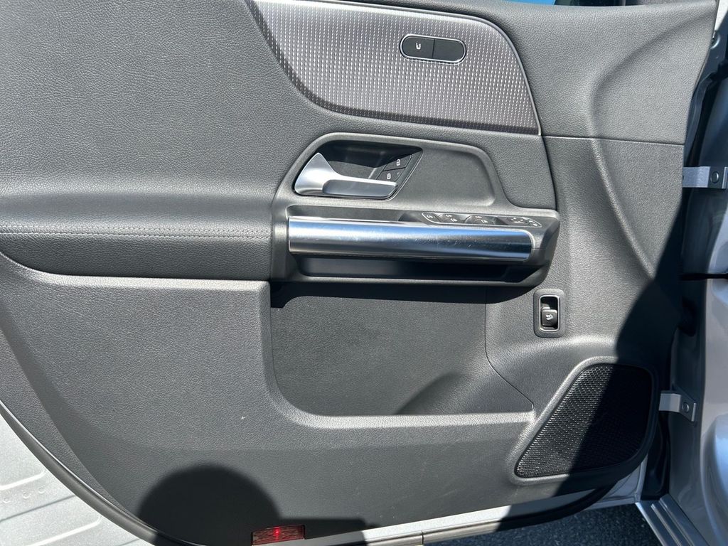 Mercedes-Benz B 200 2021 г. Серебристый, пробег 51925 км