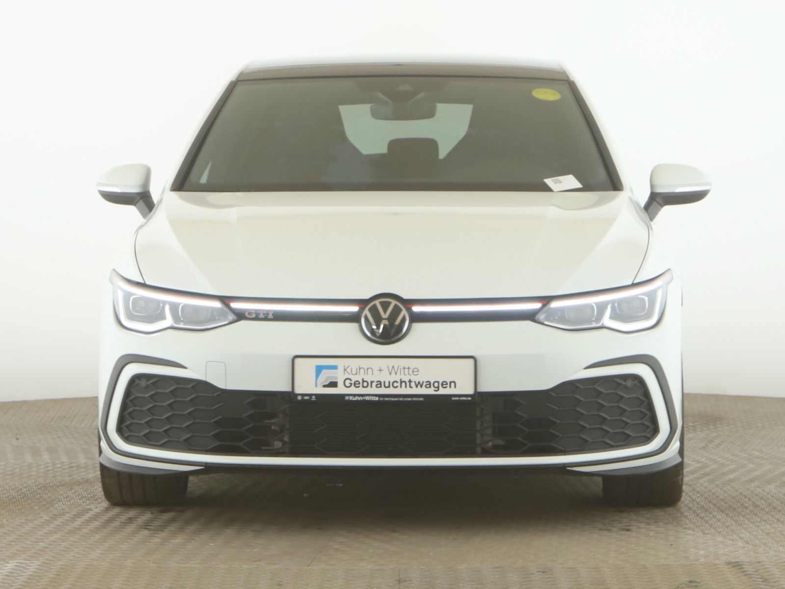 Volkswagen Golf 2024 г. Белый, пробег 25274 км